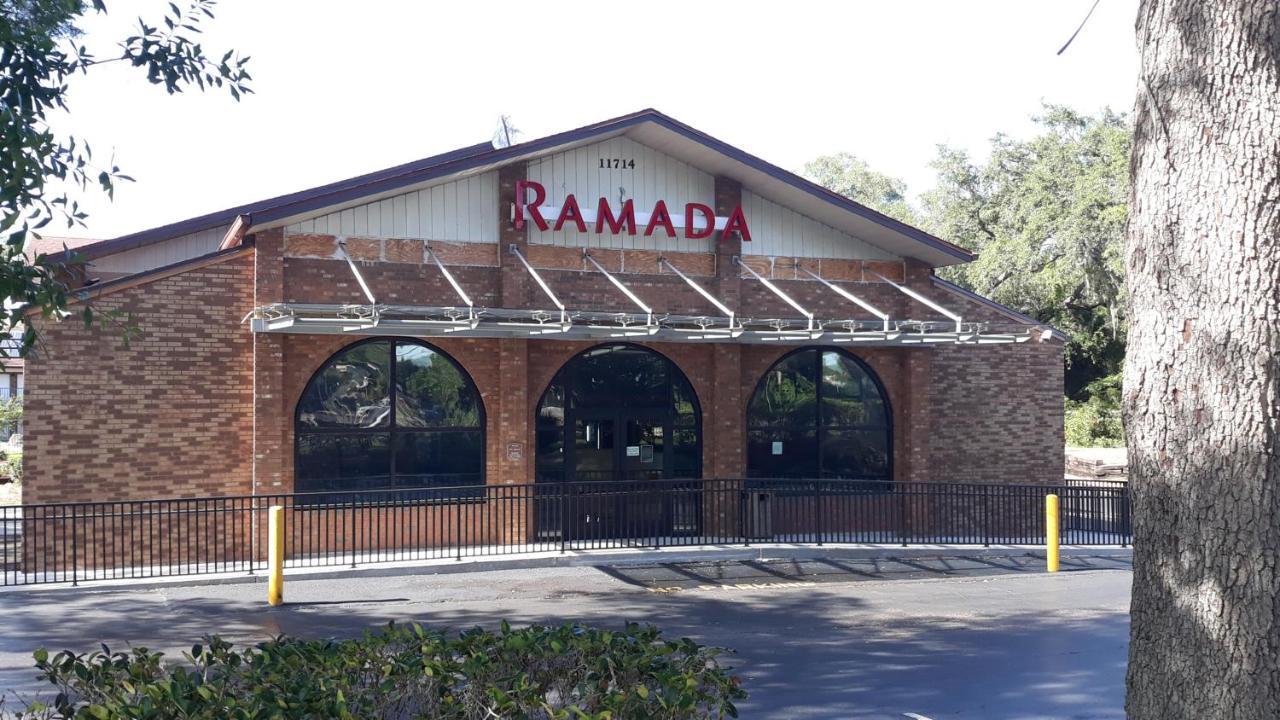 Hôtel Ramada By Wyndham Temple Terrace/Tampa North Extérieur photo